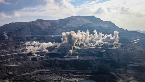 Công nghệ khoan nổ mìn tại mỏ lộ thiên