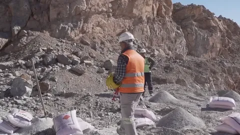 Trình tự thi công một bãi mìn trên mỏ khai thác đá ở nước ngoài