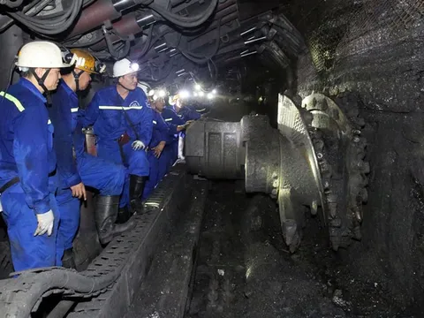 Nghiên cứu hoàn thiện công nghệ nổ mìn trong lỗ khoan dài