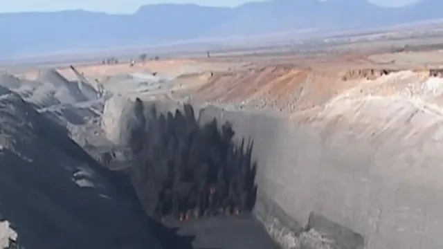 Clips những bãi mìn phá đá tuyệt đẹp trên mỏ lộ thiên